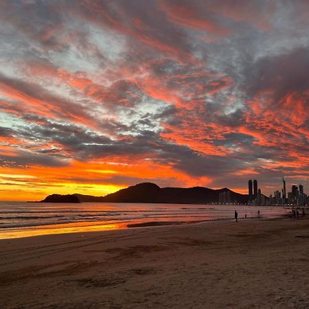 Appartement Avenida Atlantica, Beira Mar, Pe Na Areia à Balneário Camboriú Extérieur photo