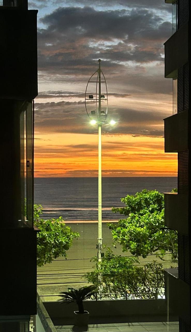 Appartement Avenida Atlantica, Beira Mar, Pe Na Areia à Balneário Camboriú Extérieur photo